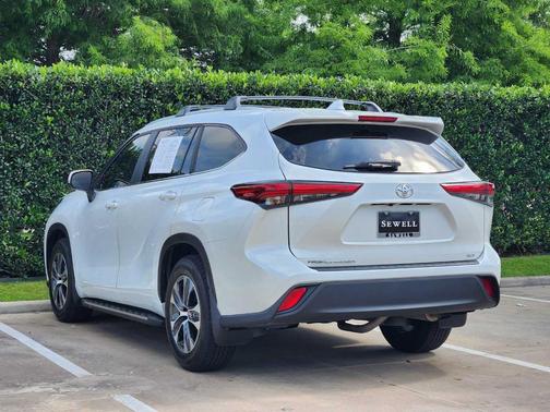 Wind Chill Pearl 2023 Toyota Highlander XLE
