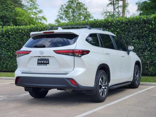 Wind Chill Pearl 2023 Toyota Highlander XLE