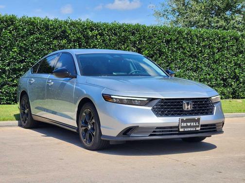 Solar Silver Metallic 2025 Honda Accord SE