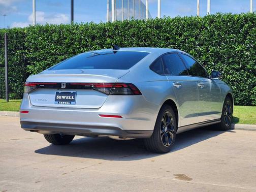 Solar Silver Metallic 2025 Honda Accord SE