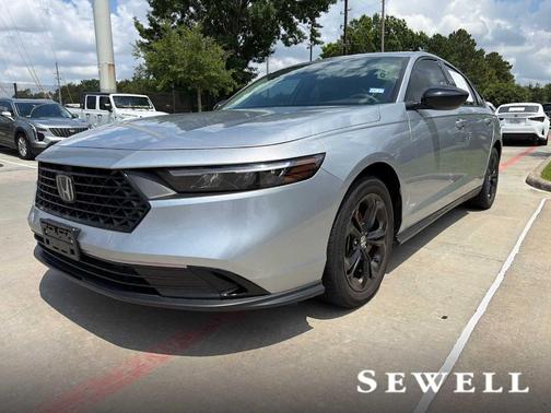 Solar Silver Metallic 2025 Honda Accord SE