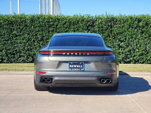 2025 Porsche Panamera 4