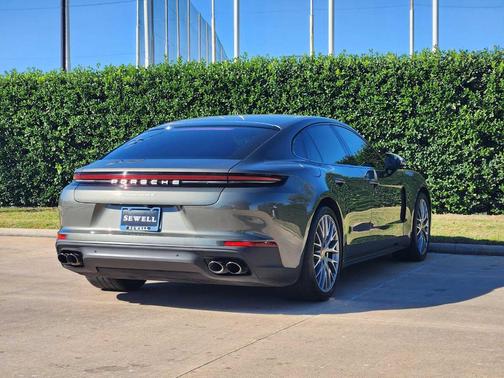 2025 Porsche Panamera 4