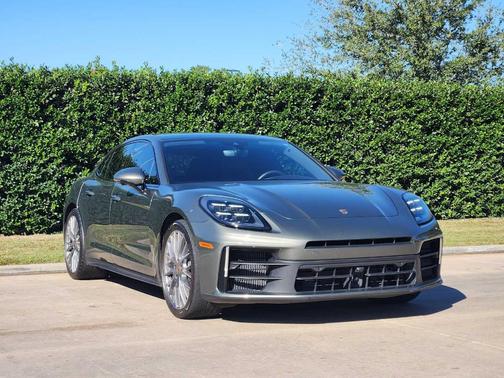 2025 Porsche Panamera 4