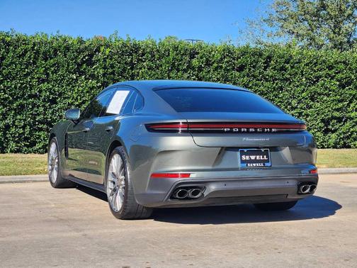 2025 Porsche Panamera 4