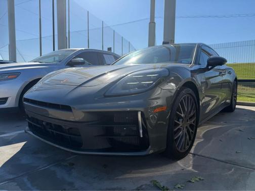 2025 Porsche Panamera 4