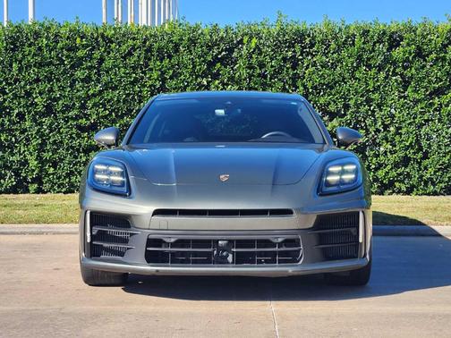 2025 Porsche Panamera 4