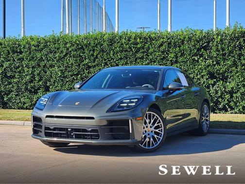 2025 Porsche Panamera 4