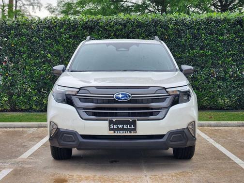 Crystal White Pearl 2025 Subaru Forester Premium