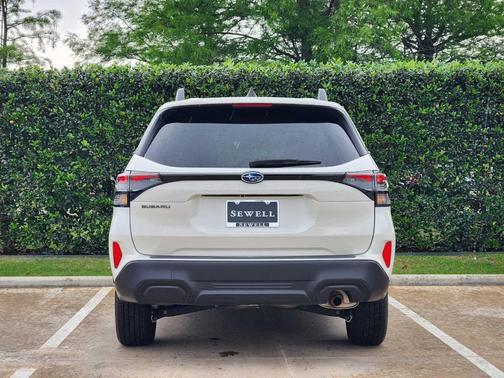 Crystal White Pearl 2025 Subaru Forester Premium