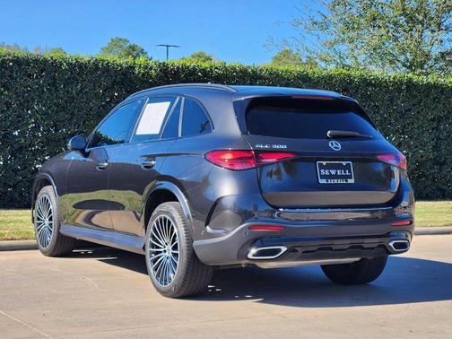 2025 Mercedes-Benz GLC 300 Base