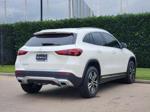 Polar White 2026 Mercedes-Benz GLA 250 Base