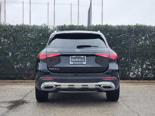 2026 Mercedes-Benz GLC 300 Base