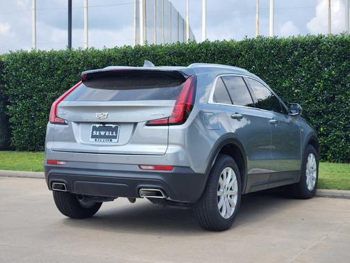 Silver Metallic 2023 Cadillac XT4 Luxury