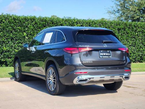 Graphite Gray Metallic 2026 Mercedes-Benz GLC 300 Base
