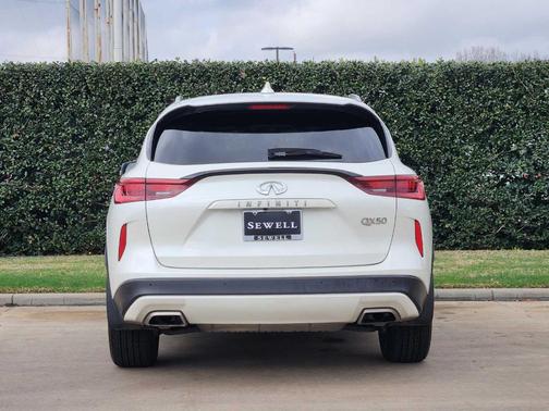 2022 INFINITI QX50 Luxe