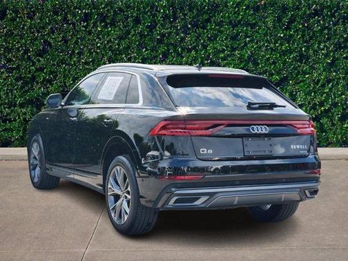 2023 Audi Q8 55 Premium Plus