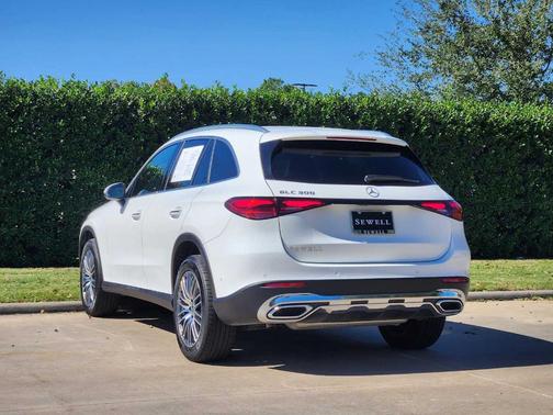 2025 Mercedes-Benz GLC 300 Base