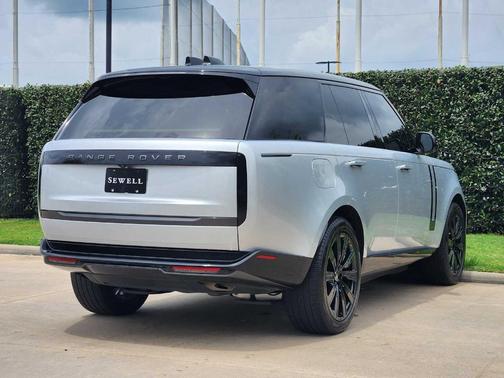 Hakuba Silver 2025 Land Rover Range Rover P550e SE