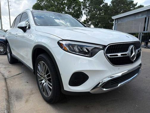 Polar White 2026 Mercedes-Benz GLC 300 Base