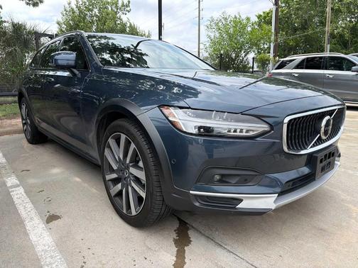 Denim Blue Metallic 2024 Volvo V90 Cross Country B6 Ultimate