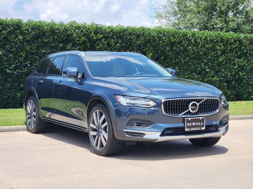 Denim Blue Metallic 2024 Volvo V90 Cross Country B6 Ultimate