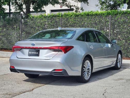 Celestial Silver Metallic 2019 Toyota Avalon Hybrid Limited