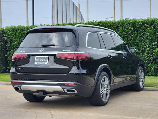 Obsidian Black Metallic 2026 Mercedes-Benz GLS 450 4MATIC