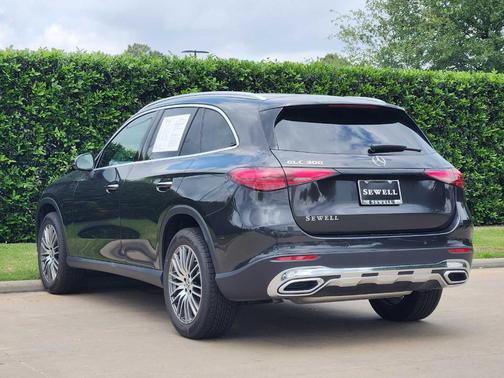 Graphite Gray Metallic 2026 Mercedes-Benz GLC 300 Base