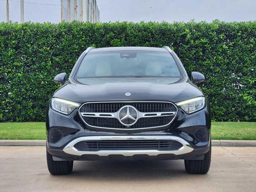 Obsidian Black Metallic 2026 Mercedes-Benz GLC 300 Base