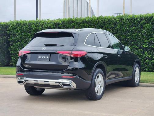 Obsidian Black Metallic 2026 Mercedes-Benz GLC 300 Base