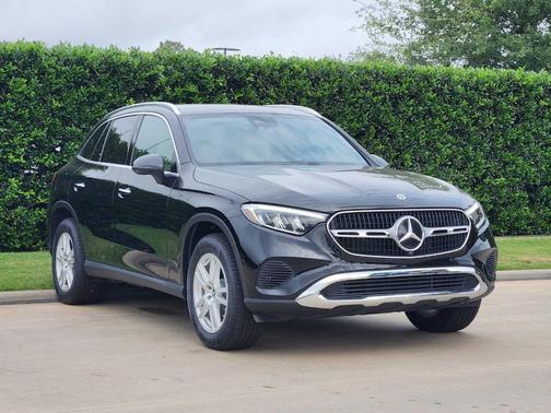 Obsidian Black Metallic 2026 Mercedes-Benz GLC 300 Base