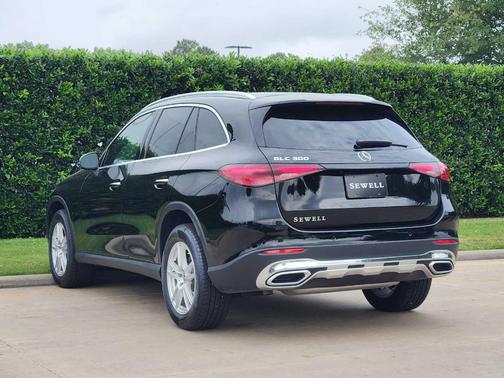 Obsidian Black Metallic 2026 Mercedes-Benz GLC 300 Base