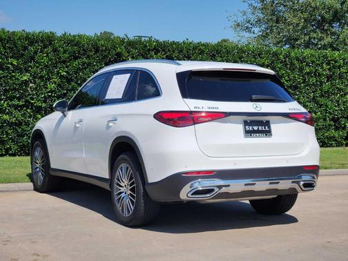 Polar White 2026 Mercedes-Benz GLC 300 Base