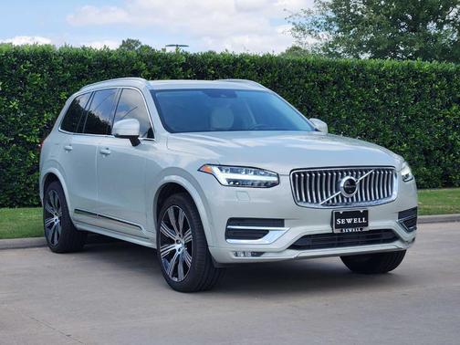 Crystal White Metallic 2022 Volvo XC90 T6 Inscription 7 Passenger