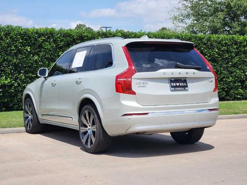 Crystal White Metallic 2022 Volvo XC90 T6 Inscription 7 Passenger