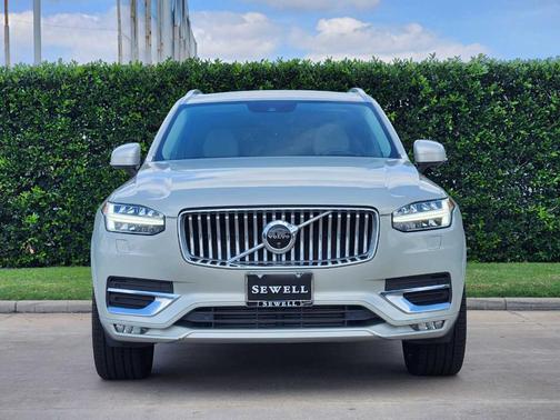 Crystal White Metallic 2022 Volvo XC90 T6 Inscription 7 Passenger
