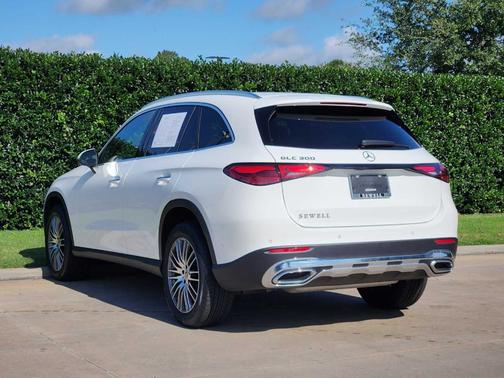 Polar White 2026 Mercedes-Benz GLC 300 Base