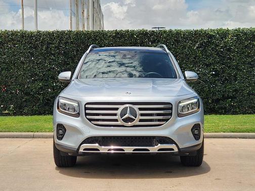 Cirrus Silver Metallic 2026 Mercedes-Benz GLB 250 Base
