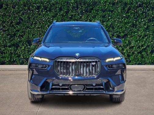2023 BMW X7 M60i