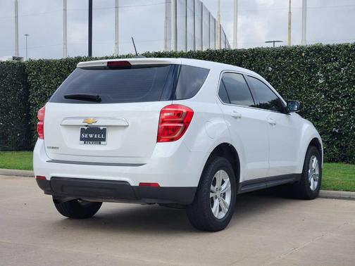 Summit White 2017 Chevrolet Equinox LS