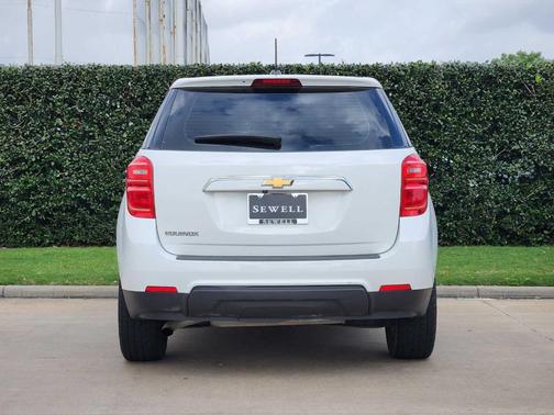 Summit White 2017 Chevrolet Equinox LS