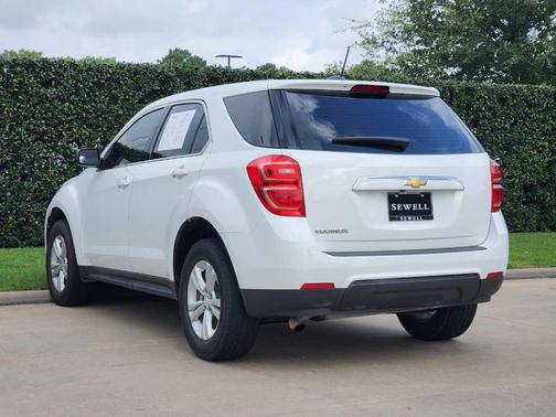 Summit White 2017 Chevrolet Equinox LS