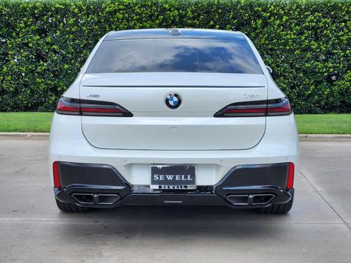2025 BMW 760 760i xDrive