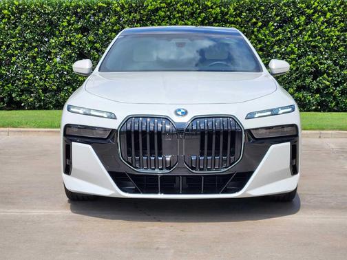 2025 BMW 760 760i xDrive