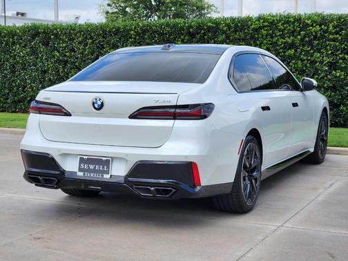 2025 BMW 760 760i xDrive