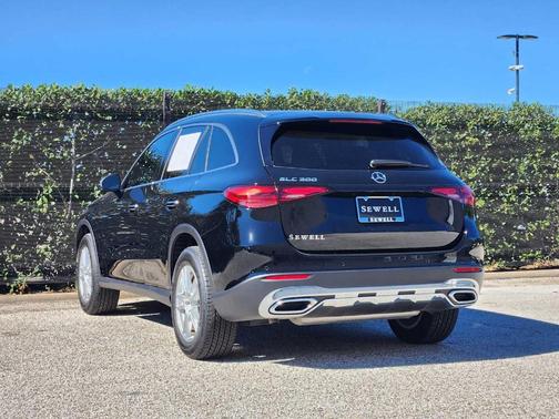 2025 Mercedes-Benz GLC 300 Base