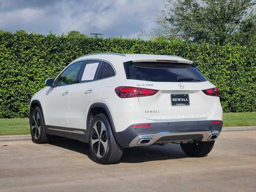 2025 Mercedes-Benz GLA 250 Base