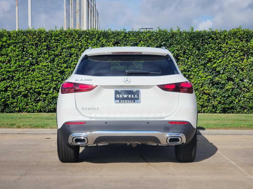 2025 Mercedes-Benz GLA 250 Base