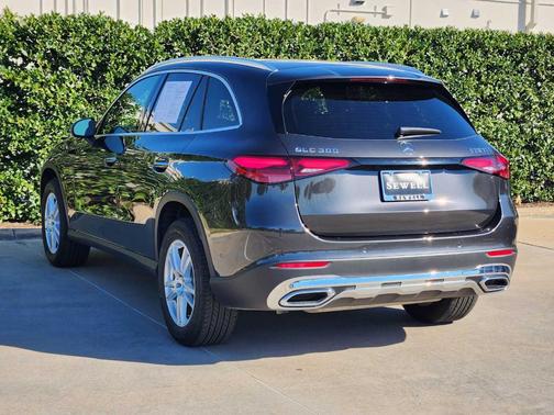 2025 Mercedes-Benz GLC 300 Base